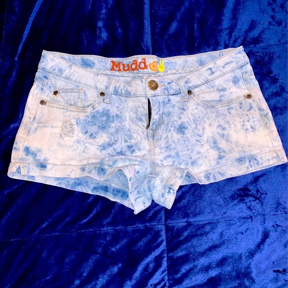 Acid wash Jean shorts - Picture 1 of 4